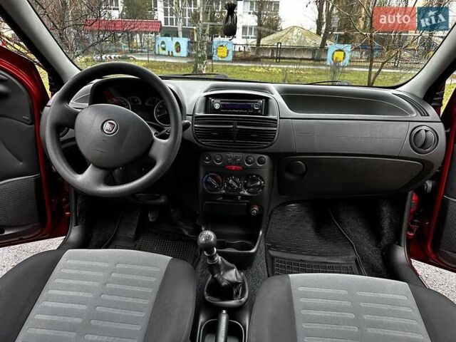 Червоний Фіат Пунто, об'ємом двигуна 1.24 л та пробігом 120 тис. км за 3799 $, фото 26 на Automoto.ua