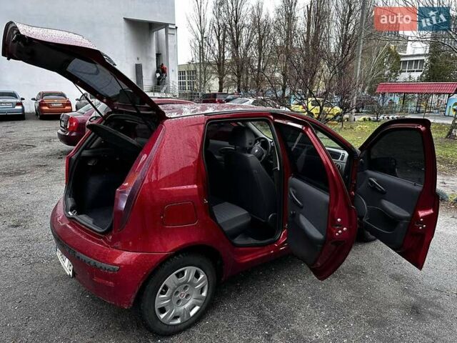 Червоний Фіат Пунто, об'ємом двигуна 1.24 л та пробігом 120 тис. км за 3799 $, фото 19 на Automoto.ua