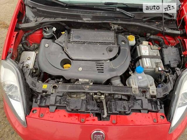 Червоний Фіат Пунто, об'ємом двигуна 1.3 л та пробігом 198 тис. км за 5900 $, фото 12 на Automoto.ua