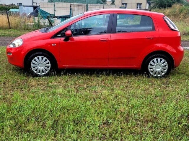 Красный Фиат Пунто, объемом двигателя 1.2 л и пробегом 147 тыс. км за 1238 $, фото 2 на Automoto.ua