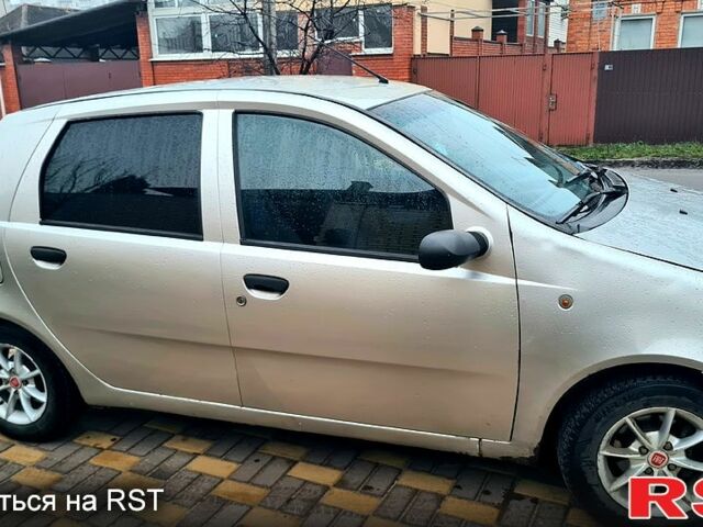 Серый Фиат Пунто, объемом двигателя 1.4 л и пробегом 204 тыс. км за 1800 $, фото 4 на Automoto.ua