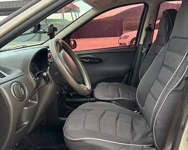 Фиат Пунто 2003 в Ужгороде на Automoto.ua Серый Фиат Пунто, объемом двигателя 1.2 л и пробегом 143 тыс. км за 2200 $, фото 9 на Automoto.ua