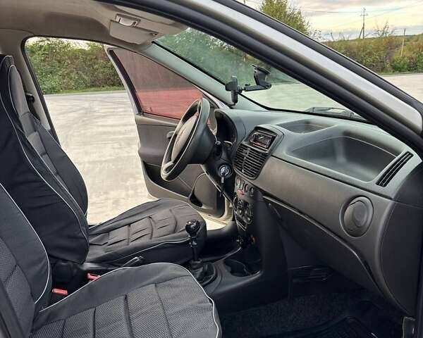 Фиат Пунто 2003 в Ужгороде на Automoto.ua Серый Фиат Пунто, объемом двигателя 1.2 л и пробегом 143 тыс. км за 2200 $, фото 16 на Automoto.ua