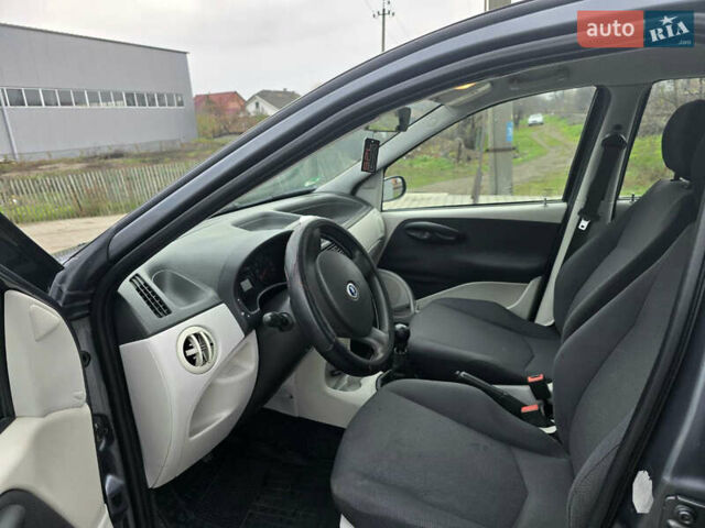 Серый Фиат Пунто, объемом двигателя 1.2 л и пробегом 166 тыс. км за 3600 $, фото 7 на Automoto.ua