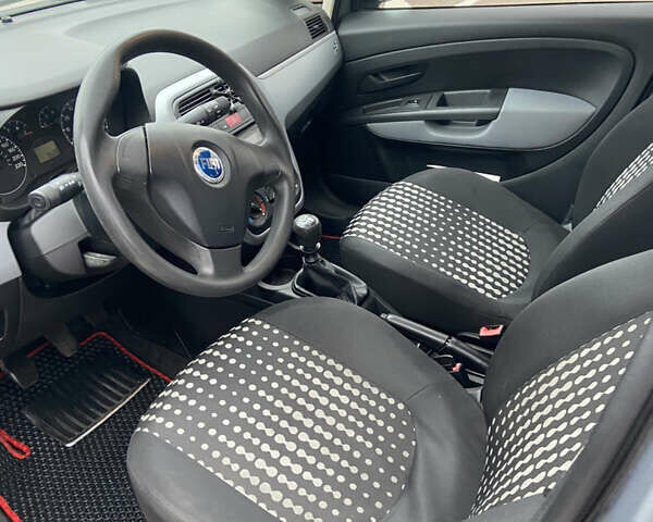 Серый Фиат Пунто, объемом двигателя 1.24 л и пробегом 185 тыс. км за 4000 $, фото 15 на Automoto.ua