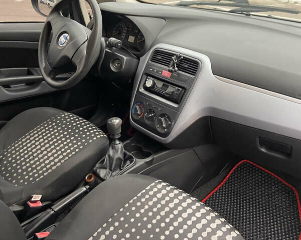 Серый Фиат Пунто, объемом двигателя 1.24 л и пробегом 185 тыс. км за 4000 $, фото 22 на Automoto.ua