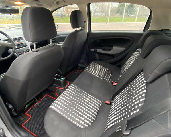 Серый Фиат Пунто, объемом двигателя 1.24 л и пробегом 185 тыс. км за 4000 $, фото 14 на Automoto.ua