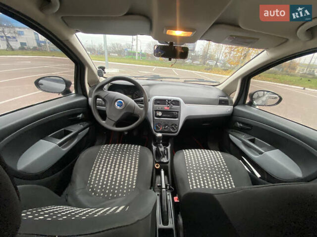 Серый Фиат Пунто, объемом двигателя 1.24 л и пробегом 185 тыс. км за 4000 $, фото 13 на Automoto.ua