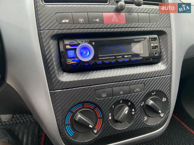 Серый Фиат Пунто, объемом двигателя 1.24 л и пробегом 185 тыс. км за 4000 $, фото 24 на Automoto.ua