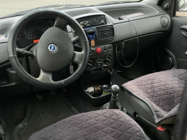 Серый Фиат Пунто, объемом двигателя 1.2 л и пробегом 182 тыс. км за 4100 $, фото 4 на Automoto.ua