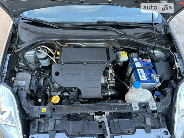 Серый Фиат Пунто, объемом двигателя 1.25 л и пробегом 184 тыс. км за 4999 $, фото 26 на Automoto.ua