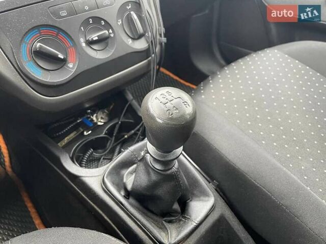 Фиат Пунто 2008 в Киеве на Automoto.ua Серый Фиат Пунто, объемом двигателя 1.24 л и пробегом 183 тыс. км за 4990 $, фото 23 на Automoto.ua