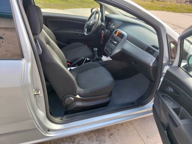 Серый Фиат Пунто, объемом двигателя 1.2 л и пробегом 128 тыс. км за 3200 $, фото 11 на Automoto.ua