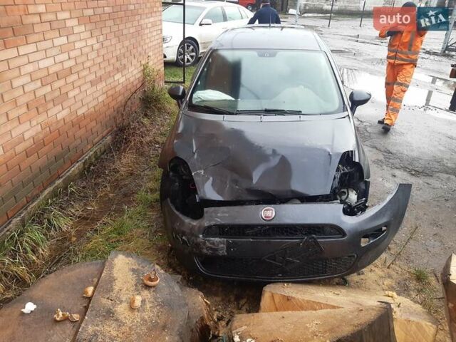 Серый Фиат Пунто, объемом двигателя 1.25 л и пробегом 280 тыс. км за 1000 $, фото 5 на Automoto.ua