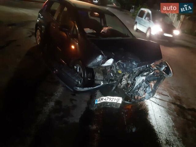 Серый Фиат Пунто, объемом двигателя 1.25 л и пробегом 280 тыс. км за 1000 $, фото 8 на Automoto.ua