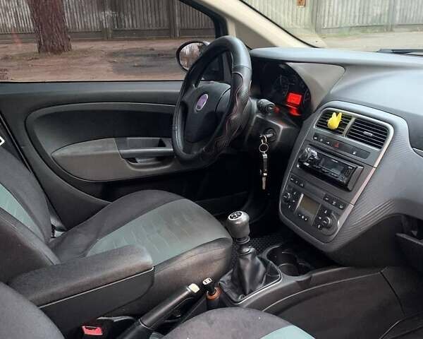 Серый Фиат Пунто, объемом двигателя 1.4 л и пробегом 212 тыс. км за 3700 $, фото 4 на Automoto.ua