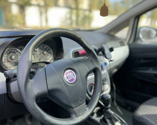 Фиат Пунто 2009 в Николаеве на Automoto.ua Серый Фиат Пунто, объемом двигателя 1.24 л и пробегом 150 тыс. км за 4299 $, фото 5 на Automoto.ua