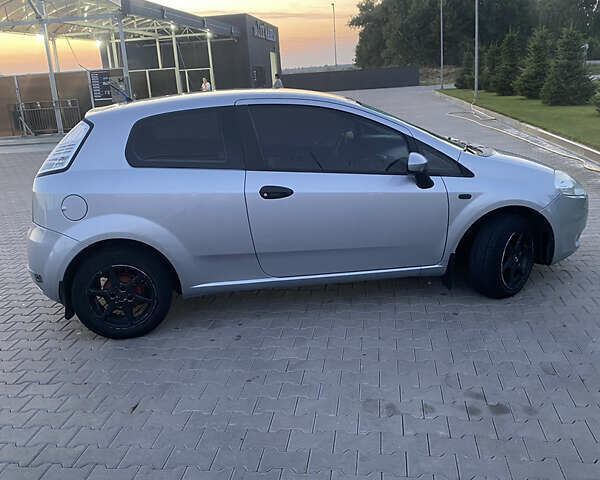 Сірий Фіат Пунто, об'ємом двигуна 1.24 л та пробігом 350 тис. км за 2999 $, фото 2 на Automoto.ua