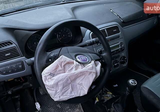 Серый Фиат Пунто, объемом двигателя 1.4 л и пробегом 190 тыс. км за 2300 $, фото 2 на Automoto.ua