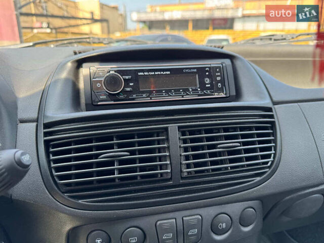 Серый Фиат Пунто, объемом двигателя 1.3 л и пробегом 93 тыс. км за 4290 $, фото 12 на Automoto.ua