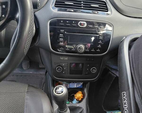 Фиат Пунто 2010 в Житомире на Automoto.ua Серый Фиат Пунто, объемом двигателя 1.3 л и пробегом 220 тыс. км за 5000 $, фото 9 на Automoto.ua