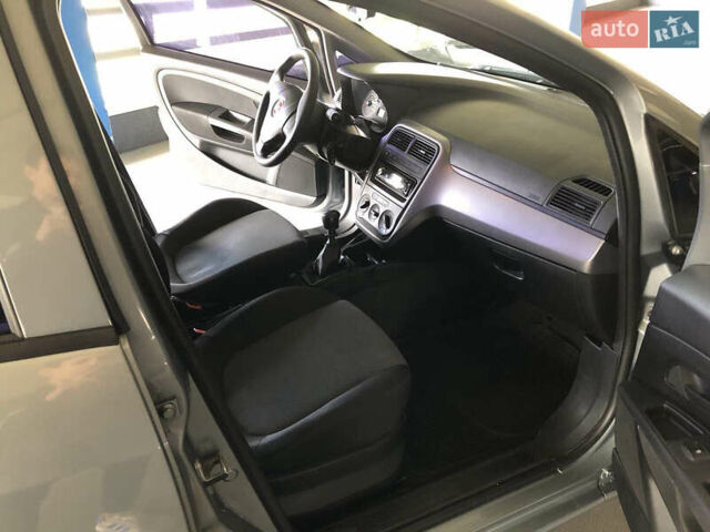 Серый Фиат Пунто, объемом двигателя 1.37 л и пробегом 140 тыс. км за 5200 $, фото 7 на Automoto.ua