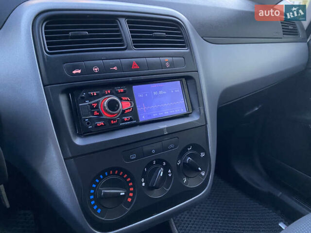 Сірий Фіат Пунто, об'ємом двигуна 1.25 л та пробігом 253 тис. км за 3700 $, фото 19 на Automoto.ua