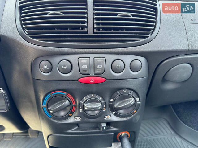 Серый Фиат Пунто, объемом двигателя 1.3 л и пробегом 93 тыс. км за 4290 $, фото 13 на Automoto.ua