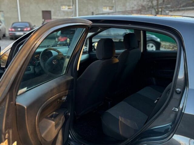 Серый Фиат Пунто, объемом двигателя 1.2 л и пробегом 210 тыс. км за 3850 $, фото 10 на Automoto.ua