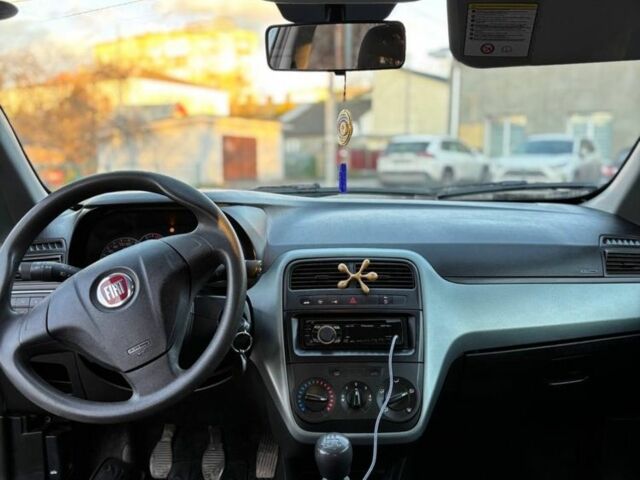 Серый Фиат Пунто, объемом двигателя 1.2 л и пробегом 210 тыс. км за 3850 $, фото 6 на Automoto.ua