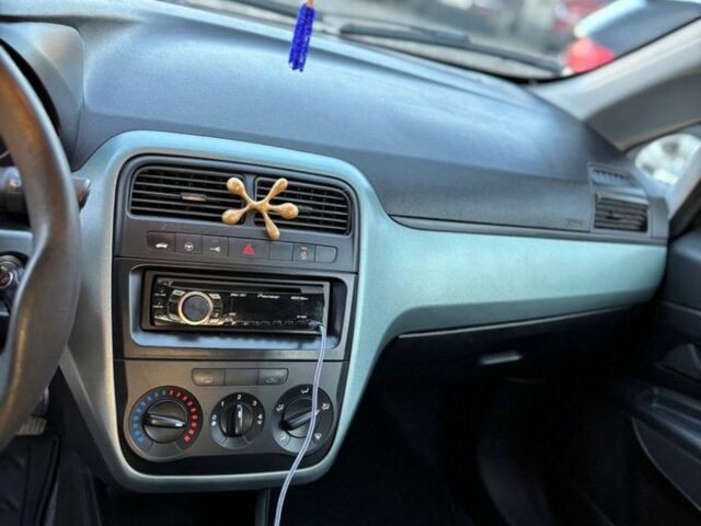 Серый Фиат Пунто, объемом двигателя 1.2 л и пробегом 210 тыс. км за 3850 $, фото 9 на Automoto.ua