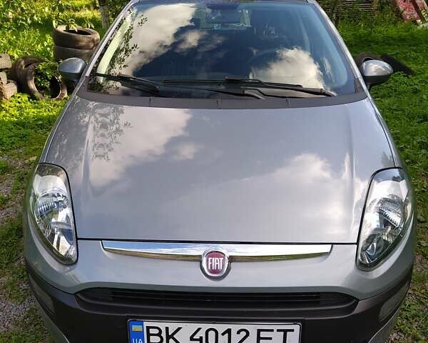 Серый Фиат Пунто, объемом двигателя 1.24 л и пробегом 206 тыс. км за 5099 $, фото 1 на Automoto.ua