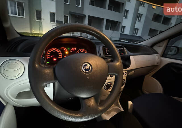 Синий Фиат Пунто, объемом двигателя 1.24 л и пробегом 168 тыс. км за 3500 $, фото 59 на Automoto.ua