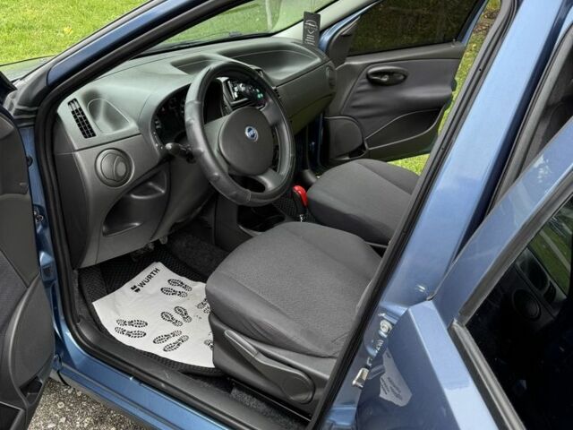 Синий Фиат Пунто, объемом двигателя 1.2 л и пробегом 217 тыс. км за 3800 $, фото 1 на Automoto.ua