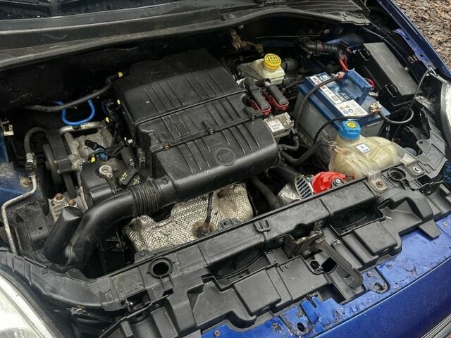 Синий Фиат Пунто, объемом двигателя 1.4 л и пробегом 152 тыс. км за 2700 $, фото 2 на Automoto.ua