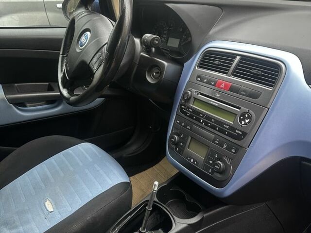 Синий Фиат Пунто, объемом двигателя 1.4 л и пробегом 152 тыс. км за 2700 $, фото 5 на Automoto.ua