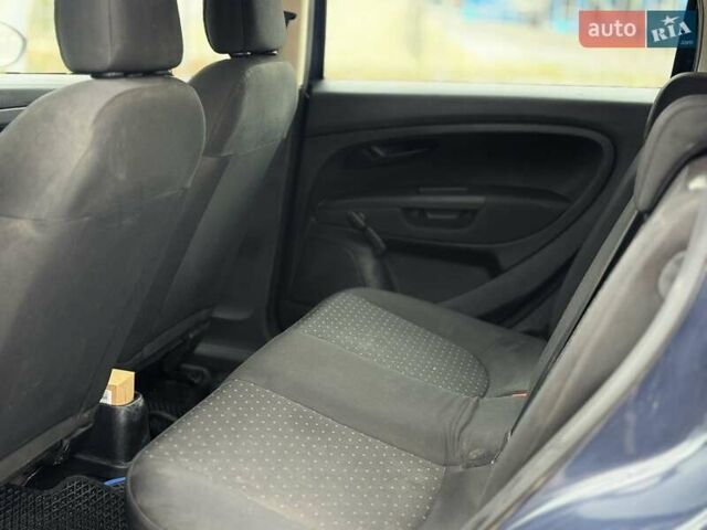 Синій Фіат Пунто, об'ємом двигуна 1.24 л та пробігом 207 тис. км за 2550 $, фото 2 на Automoto.ua