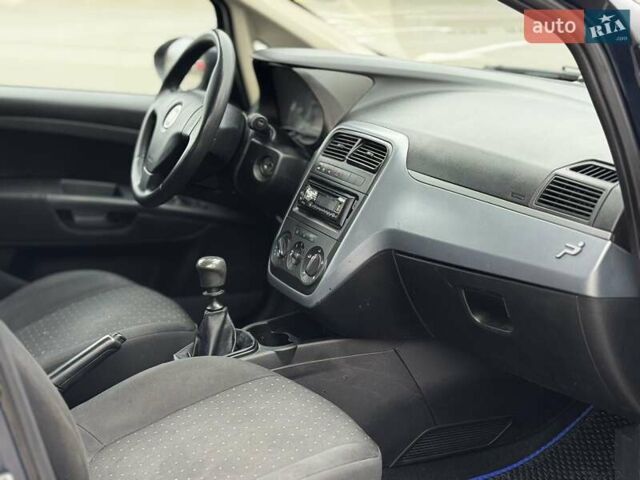 Синій Фіат Пунто, об'ємом двигуна 1.24 л та пробігом 207 тис. км за 2550 $, фото 5 на Automoto.ua