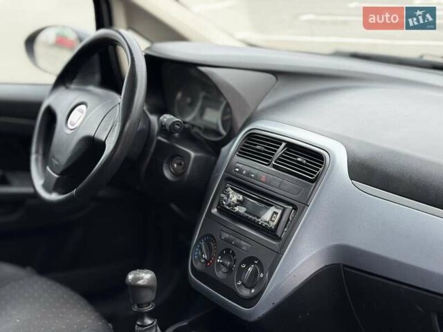 Синій Фіат Пунто, об'ємом двигуна 1.24 л та пробігом 207 тис. км за 2550 $, фото 6 на Automoto.ua