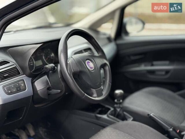 Синій Фіат Пунто, об'ємом двигуна 1.24 л та пробігом 207 тис. км за 2550 $, фото 4 на Automoto.ua