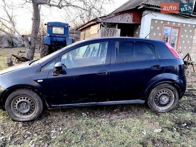 Синий Фиат Пунто, объемом двигателя 1.24 л и пробегом 232 тыс. км за 1700 $, фото 3 на Automoto.ua