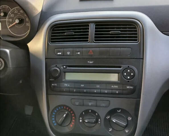 Фиат Пунто 2010 в Бережанах на Automoto.ua Синий Фиат Пунто, объемом двигателя 1.4 л и пробегом 164 тыс. км за 5500 $, фото 8 на Automoto.ua