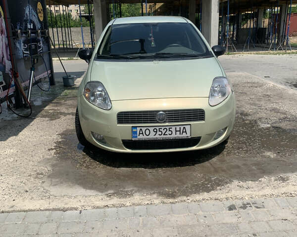 Зеленый Фиат Пунто, объемом двигателя 1.4 л и пробегом 225 тыс. км за 2800 $, фото 5 на Automoto.ua