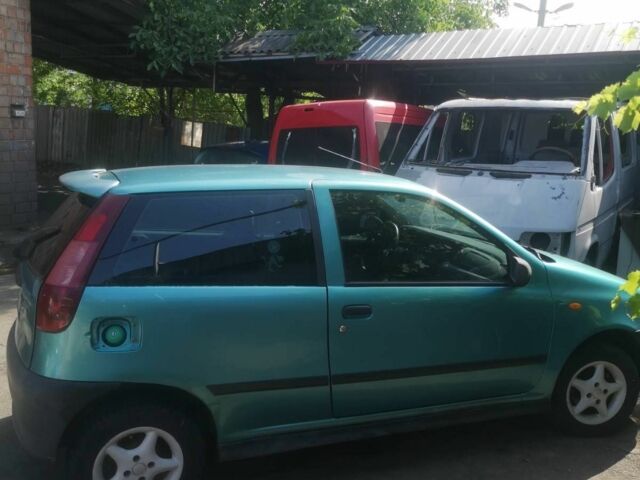 Фиат Пунто 1995 в Днепре (Днепропетровске) на Automoto.ua Зеленый Фиат Пунто, объемом двигателя 1.1 л и пробегом 203 тыс. км за 2305 $, фото 1 на Automoto.ua
