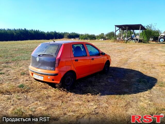 Оранжевый Фиат Пунто, объемом двигателя 1.2 л и пробегом 230 тыс. км за 1100 $, фото 3 на Automoto.ua