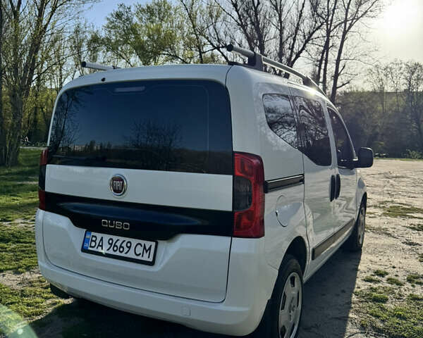 Белый Фиат Кубо, объемом двигателя 1.3 л и пробегом 144 тыс. км за 8500 $, фото 3 на Automoto.ua