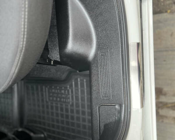 Белый Фиат Кубо, объемом двигателя 1.37 л и пробегом 13 тыс. км за 12699 $, фото 44 на Automoto.ua