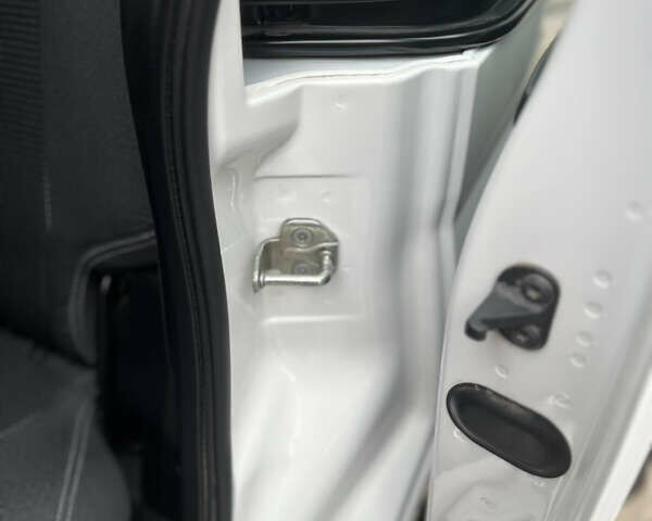 Белый Фиат Кубо, объемом двигателя 1.37 л и пробегом 13 тыс. км за 12699 $, фото 42 на Automoto.ua