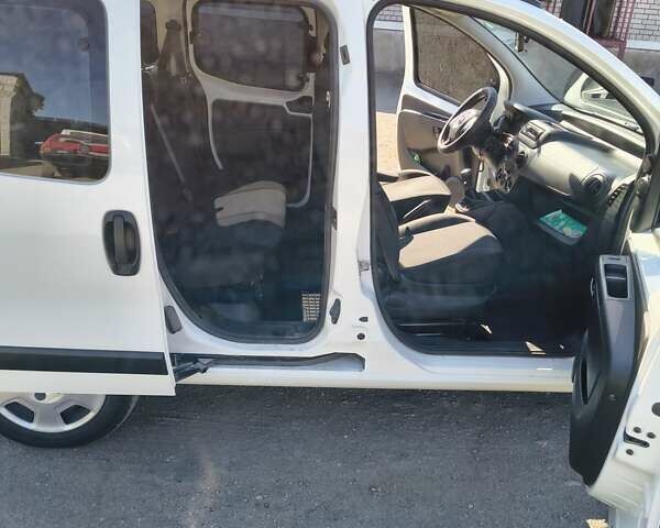Белый Фиат Кубо, объемом двигателя 1.37 л и пробегом 32 тыс. км за 12100 $, фото 9 на Automoto.ua
