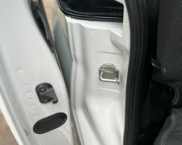 Белый Фиат Кубо, объемом двигателя 1.37 л и пробегом 13 тыс. км за 12699 $, фото 13 на Automoto.ua